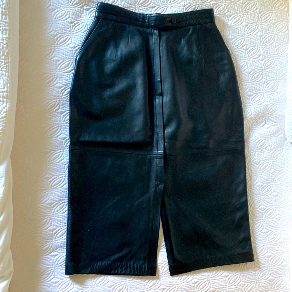 Reglan Vintage Black skirt, Made in Spain Leather Vintage leather